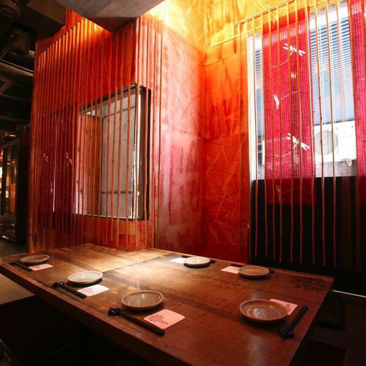 掘りごたつ式の個室は4名様からご利用いただけます。