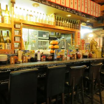 There are 10 counter seats that are regularly used by regular customers.It is a seat where you can drop by and have a drink.