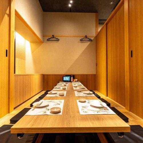 <p>【名古屋駅から徒歩２分】お集まり楽々。名駅すぐで完全個室多数ご用意しております。【2～4名様】【5～8名様】【9～10名様】【11～16名様】【17～20名様】【21～40名様】最大120名様、多彩にお選びいただけます。店内は和モダンな雰囲気で落ち着いてお食事をお楽しみください。人気の掘りごたつ席を多数ご用意してます</p>