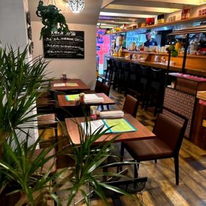 3 seats at a table for 2 people