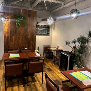 3 seats at a table for 4 people