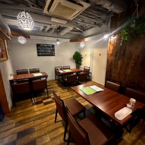 5-person table x 1 seat