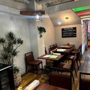 Seats can also be connected.Please feel free to contact us for groups of 10 or more people.