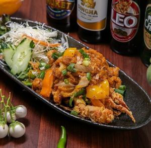 Poonim Pad Pong Curry (Stir-fried Soft Shell Crab Curry)