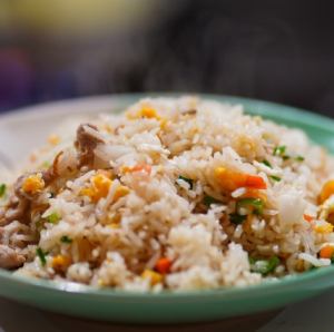 Khao Pad (fried rice with pork or shrimp)
