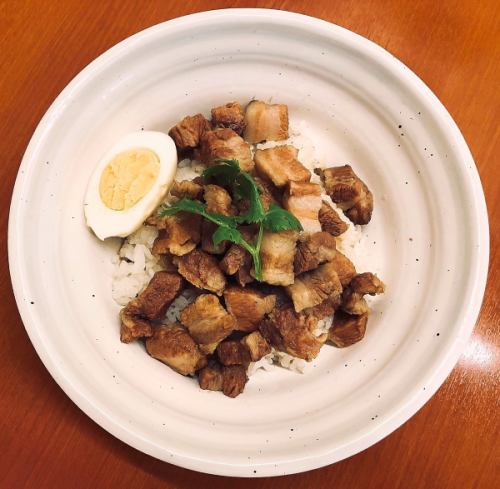 本場台湾の味  魯肉飯