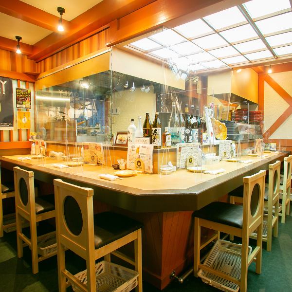 [Calm counter seats] The counter seats have a calm atmosphere, making it easy for one person to drop in. ◎ It is perfect for adults to thoroughly enjoy food and sake.You can also see the store manager working hard in front of you!
