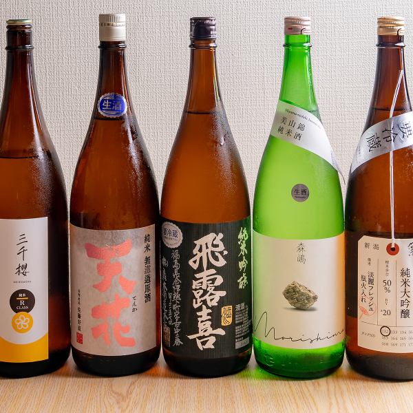 Sake and shochu carefully selected by the manager himself