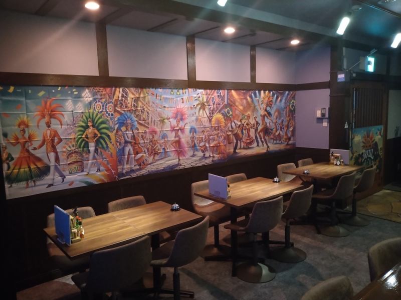 <大人数もOK>雰囲気自慢の店内は各種ご宴会や誕生日、記念日など幅広いシーンで活躍!大人数でのご利用にも最適です♪本格自家製ピザは全30種類以上!大きなサイズ&具も多めでみなさまでのシェアにもおすすめ◎ワインなどのアルコールメニューも豊富にご用意しております!