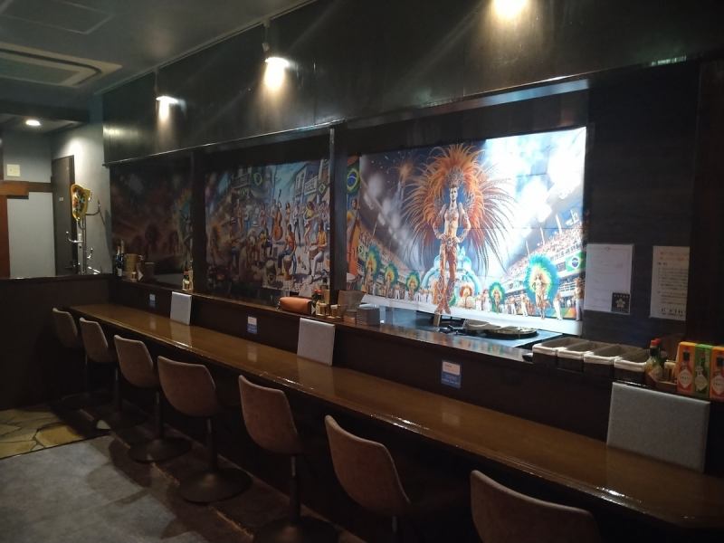 <カウンター席全10席>お一人様も大歓迎!カウンター席は全10席ご用意しておりますので、初めての方でも気兼ねなくお越しください♪お仕事帰りのちょっと一杯から、しっかりお食事を楽しみたい方にも◎嬉しい駅チカ!本格自家製ピザを【G FIRST】でお楽しみくださいませ!