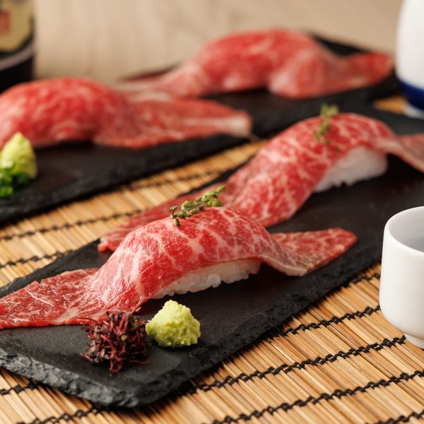 当店自慢の絶品の【肉寿司】が登場★会社宴会やプライベートの飲み会にもおすすめのコースを多数ご用意♪