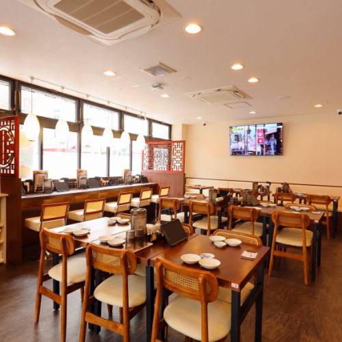 整間店鋪均可出租專用，最多可容納100人。非常適合公司宴會、發布會和其他各種聚會。我們也很樂意討論人數和佈局。