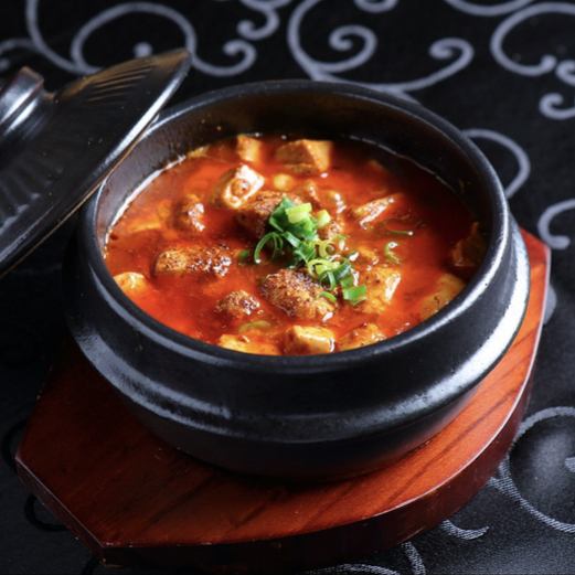 麻婆豆腐や牛肉の四川風煮込みなど、本格四川料理が勢ぞろい！