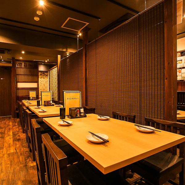 当店は50名様以上でもご利用いただける座席数を誇りますので、歓送迎会や同窓会などの、大人数が集まる飲み会に最適です♪プライベートを重視したいお客様には完全個室も◎大画面テレビを設置してあるお部屋は、スポーツ観戦がお好きなお客様にもご好評いただいております♪