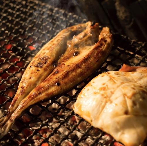 旨味あふれる炭火焼きに舌鼓!