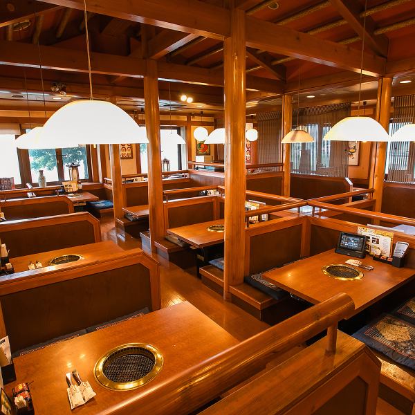 【ゆとりのある掘りごたつ席】とくじゅうは全席掘りごたつ席でのご用意。テーブルは面積が広く、「机がいっぱいでお皿が置けない…」なんてことにはなりません!大人数でのご利用でも安心の、ゆとりある掘りごたつで心行くまでお寛ぎください♪各種ご宴会も承ります!