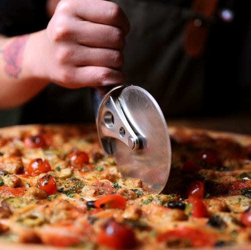 種類豊富なピザはM/L/Jの各サイズをご用意◎