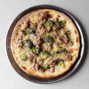 スモークモッツアレラ&サルシッチャ/SMOKED MZZARELLA AND SALSICCA【WHITE SAUCE】