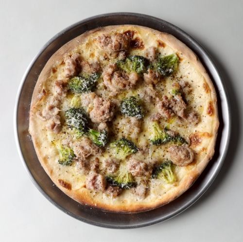 スモークモッツアレラ＆サルシッチャ/SMOKED MZZARELLA AND SALSICCA【WHITE SAUCE】