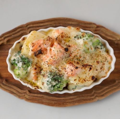 BREAD GRATIN/サーモンとごろごろ野菜のパングラタン