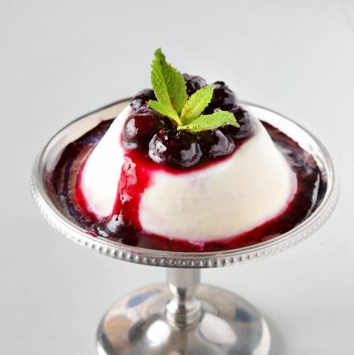 PANNA COTTA/パンナコッタ 自家製ブルーベリージャム