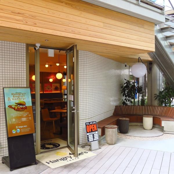 【東京メトロ銀座線神田駅６出口より徒歩約4分】駅チカで交通アクセスは抜群です！普段通いのお店としても便利なのはもちろん、大人数でのご利用も集合・解散がラクラク◎20名様から貸切OK！宴会などでご希望の際はお気軽にご相談ください。美味しいメニューと共に思い出に残るひとときをお客様にお届けします♪