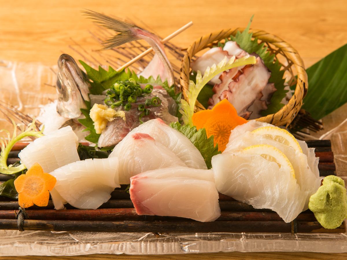 伊勢海老、しらす、さざえなど新鮮な江ノ島名物をご堪能下さい。