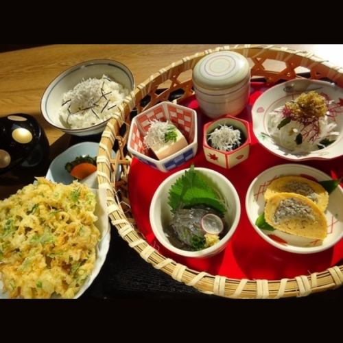 [Reservation required/Limited time only] Shirasu Hanakago set meal