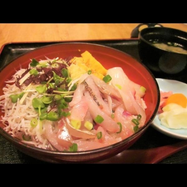 Horse mackerel and whitebait bowl set meal (with grilled white clams, seafood salad and miso soup)