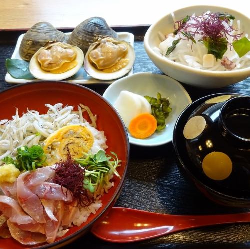 Horse mackerel and whitebait bowl set meal (with grilled white clams, seafood salad, and miso soup)