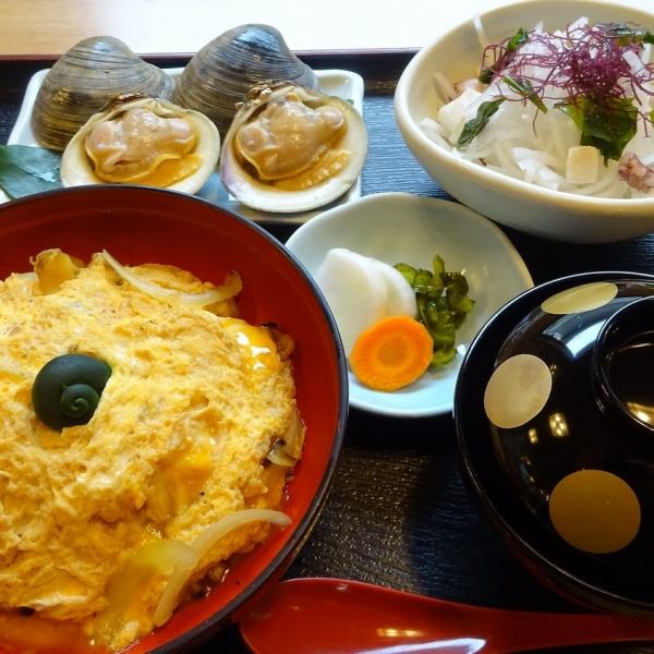 さざえ丼定食（焼き白はまぐり・磯の幸サラダ・みそ汁付き）