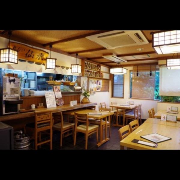 明るく開放的で清潔感のある店内は居心地抜群。テーブル席・掘りごたつ・座敷・個室とシーンに合わせたご利用が可能です。２階の広間はテーブル席で貸切も可。各種ご宴会・同窓会・サークル・ご法事等様々な機会にご利用いただけます。ご家族ご親族のお祝い事やお集まりはもちろん、女子会・ママ会にもぜひどうぞ。