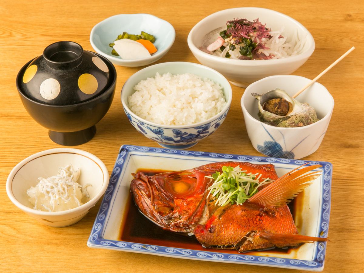 ゆったり寛げる和室は、子ども連れの食事にもぴったり！