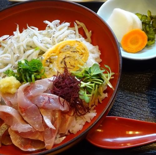 Horse mackerel and whitebait rice bowl (with miso soup and pickles)