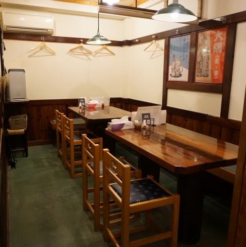 6名様掛け・4名様掛けのテーブル席をご用意しております。