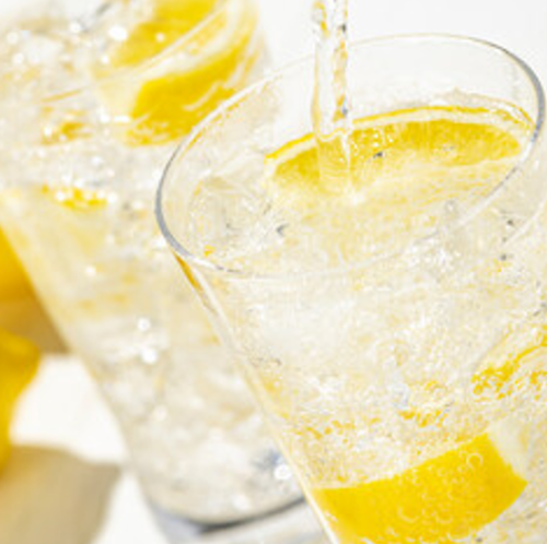 愛媛県伯方島産の無農薬レモンを使用しております