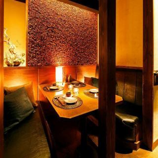 This is a semi-private table seat! It is a perfect seat for a large number of banquets.Our shop, which has many stylish private room spaces, is conveniently located within a 3-minute walk from Shinjuku Station! For banquets and girls-only gatherings in Shinjuku, please visit Shinjuku FUKUTORA.[Shinjuku Bar Banquet Drinking Party All-You-Can-Drink Chartered All-You-Can-Eat Joint Party Girls' Association]