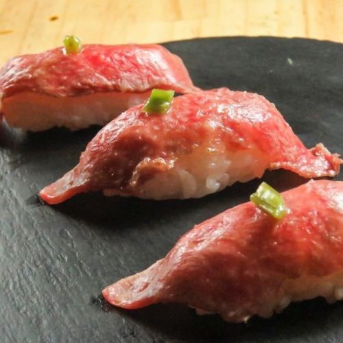 肉寿司　～酢飯と肉の甘味～　2貫