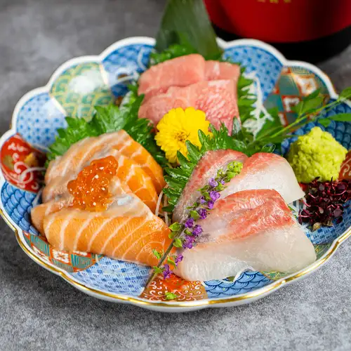 魚は毎日仕入れの朝〆鮮魚！刺身でぷりっ、焼いてジューシー、職人の技で、一番旨い状態でお出しします。