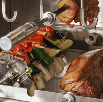 シュラスコグリルで焼き上げる絶品お肉が人気です◎