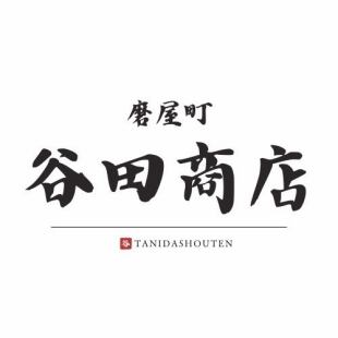 【4F】2名様用テーブル席は、大切な人と特別なひとときを楽しむための、心地よいお席です。お互いの会話を楽しみながら、落ち着いた雰囲気の中で美味しい料理を味わえます。なお、離れたテーブル席同士の結合は承っておりませんので、複数名でご利用の際は、お近くのテーブル席をご利用ください。