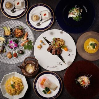 【至高コース】フカヒレの竹筒蒸し、北京ダック、天使海老、牛肉のXO醤など8品＋2時間飲み放題