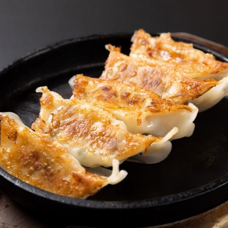 Fried dumplings (4 pieces)