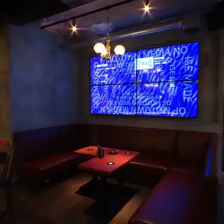 ソファー席は5名~8名様までご利用可能