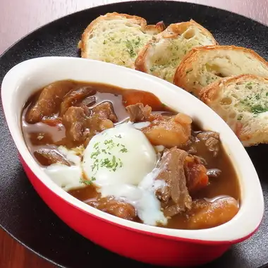 【当店人気イチオシメニュー！】牛すじ肉じゃが
