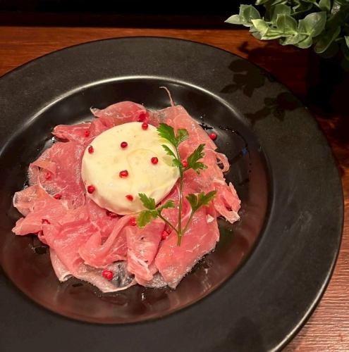 花畑牧場産ブラータチーズと生ハム