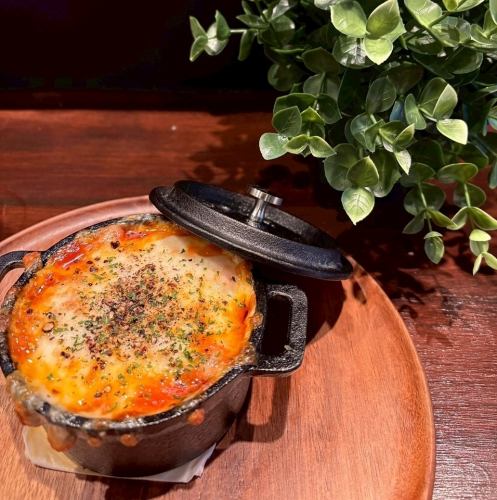 若鶏と季節野菜のトマト煮込みグラタン