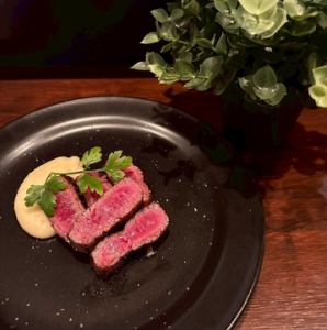 国産F1牛サーロインのステーキ