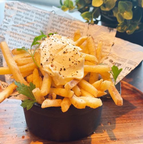 トリュフ香るフライドポテト ハニーマスカルポーネ