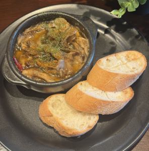 エビと舞茸のスパイシーアヒージョ